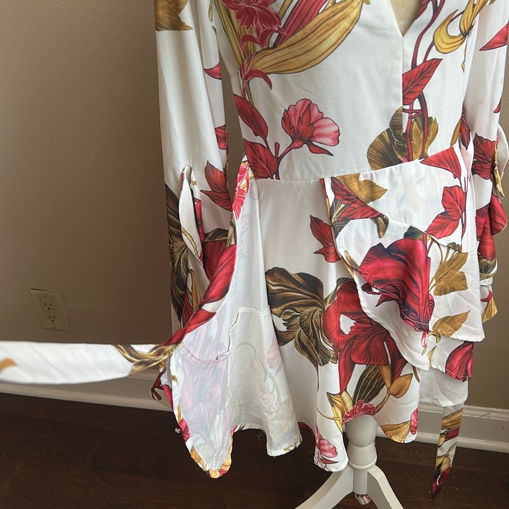 Luxxel Womens Floral Print Dress Sz M Ruffle Details Wrap Style 3425 - Picture 7 of 8